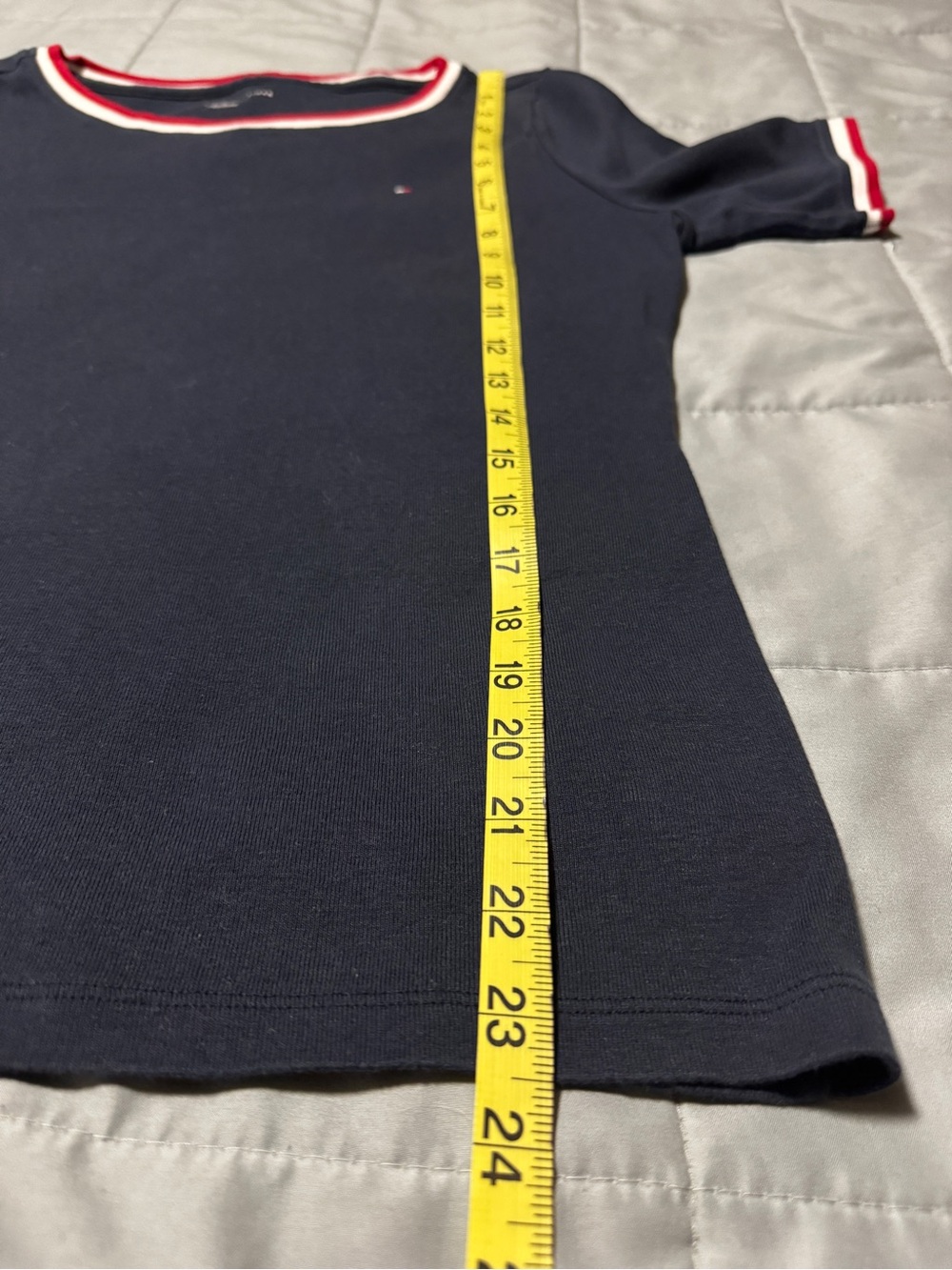 $10 DEAL Tommy Hilfiger Women’s Navy Short Sleeve Top with Red & White Trim Sz M - Picture 5 of 5
